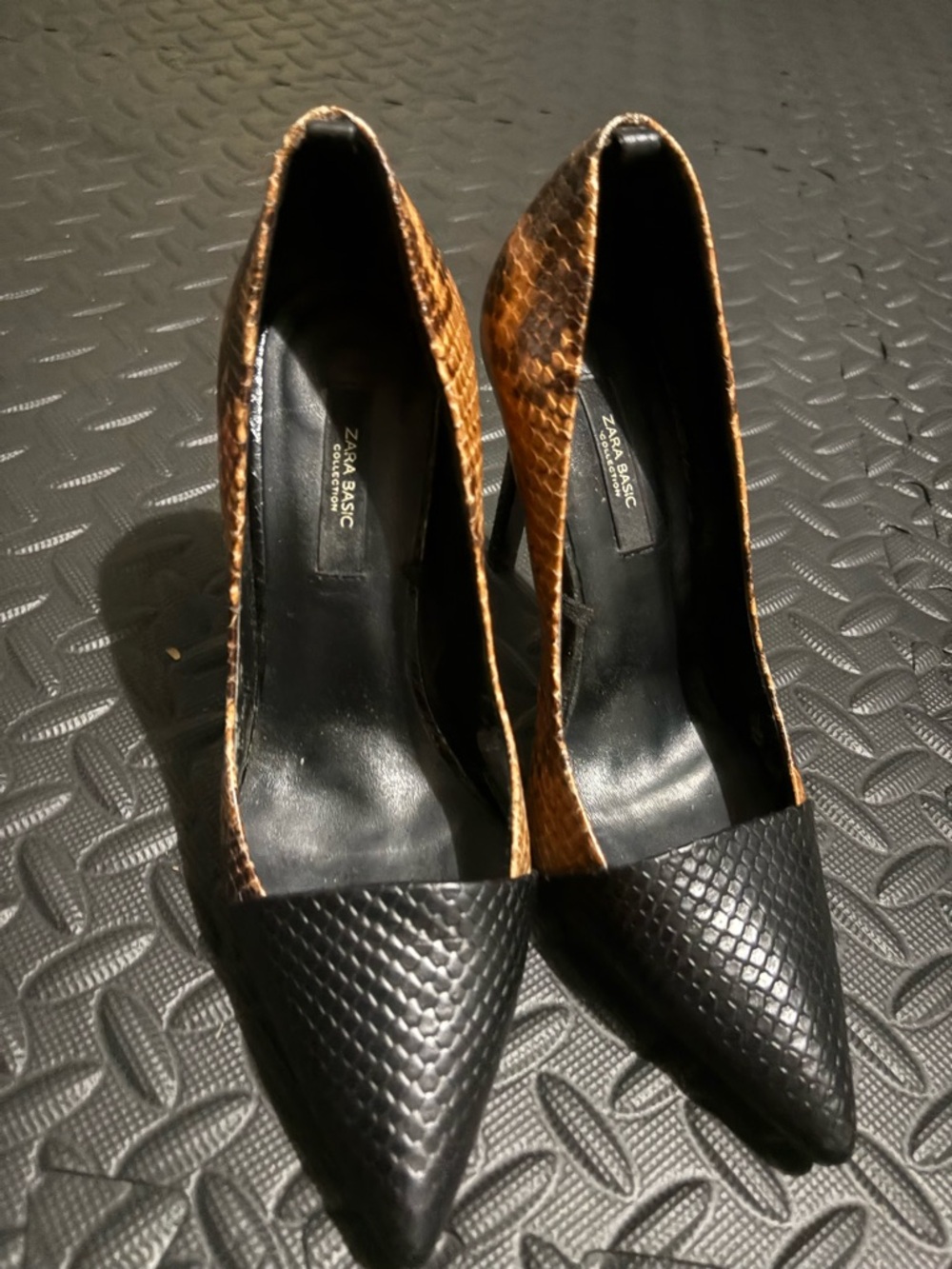 Zara Black and Brown Faux-Snake Pointed Toe Pumps - Picture 4 of 5